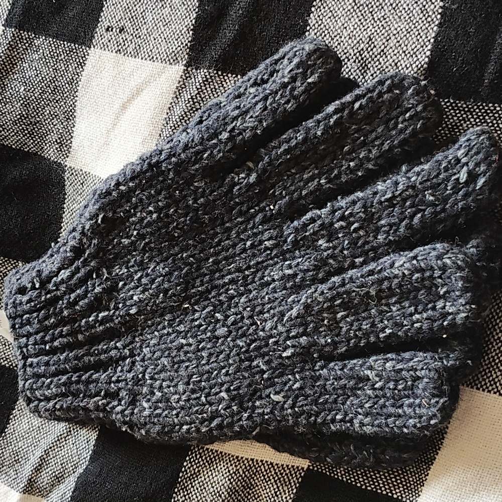 Handmade wool gloves
